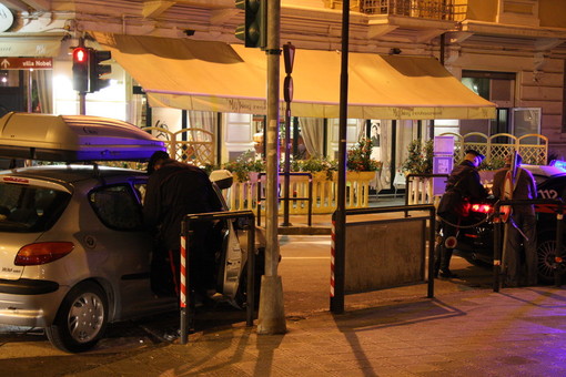 Sanremo: lite per un sorpasso, poi l'incidente e la fuga di uno dei due Sanremo: lite per un sorpasso, poi l'incidente e la fuga di uno dei due
