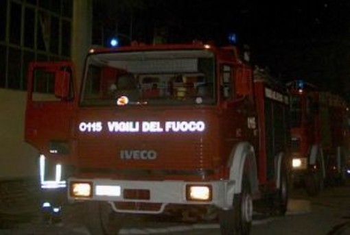 Costarainera: incendio ier sera in un magazzino-taverna Costarainera: incendio ier sera in un magazzino-taverna