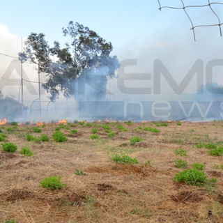 San Bartolomeo al Mare: incendio in frazione Chiappa, sospesa momentaneamente l'erogazione dell'acqua