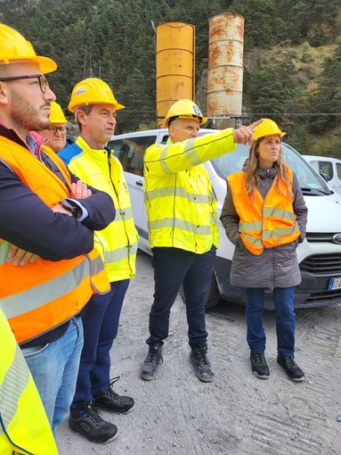 Sopralluogo dell'onorevole Orlando e del consigliere regionale Ioculano al tunnel del Tenda. Ecco le novità Sopralluogo dell'onorevole Orlando e del consigliere regionale Ioculano al tunnel del Tenda. Ecco le novità