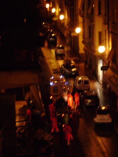 Ventimiglia: spettacolare incidente stanotte in via Cavour Ventimiglia: spettacolare incidente stanotte in via Cavour