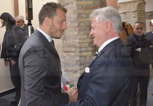 Ventimiglia: inaugurato questa mattina il chiostro di Sant'Agostino, presente alla cerimonia anche l'ex Sindaco Gaetano Scullino Ventimiglia: inaugurato questa mattina il chiostro di Sant'Agostino, presente alla cerimonia anche l'ex Sindaco Gaetano Scullino