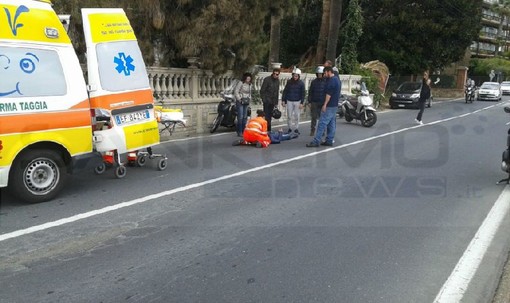 Sanremo: buche sull'asfalto in corso Mazzini, ragazza perde il controllo dello scooter, qualche escoriazione e un grande spavento Sanremo: buche sull'asfalto in corso Mazzini, ragazza perde il controllo dello scooter, qualche escoriazione e un grande spavento