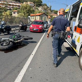 Ventimiglia, incidente sul cavalcavia di Nervia: traffico in tilt (Foto)