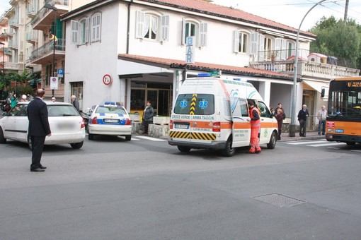 Sanremo: incidente a San Martino, 44enne in scooter si scontra con un'auto