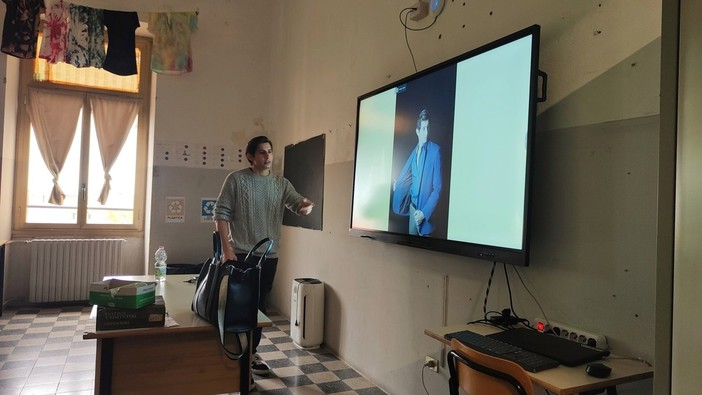 Sanremo, al 'Colombo' incontro con il cantautore di Ceriana Paolo Martini (foto) Sanremo, al 'Colombo' incontro con il cantautore di Ceriana Paolo Martini (foto)