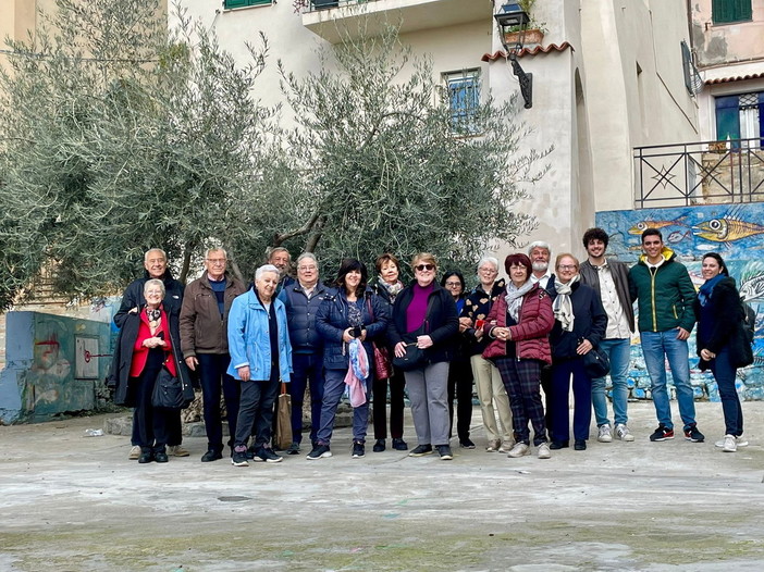 Sanremo: insegnanti di geografia in pensione in visita alla Pigna accompagnati a due alunni dell’ultimo anno del tecnico Turistico Ruffini Aicardi Sanremo: insegnanti di geografia in pensione in visita alla Pigna accompagnati a due alunni dell’ultimo anno del tecnico Turistico Ruffini Aicardi