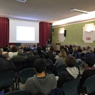 Sanremo: il resoconto e le foto dell'incontro 'Acqua di rubinetto, bottiglia o caraffa? Non beviamocele tutte!' Sanremo: il resoconto e le foto dell'incontro 'Acqua di rubinetto, bottiglia o caraffa? Non beviamocele tutte!'