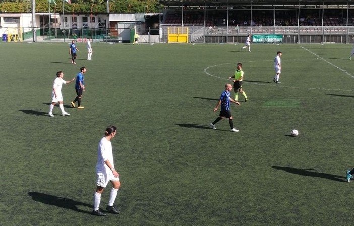 L'Imperia, nella foto impegnata sul campo della Sestrese, va a caccia della prima vittoria in campionato
