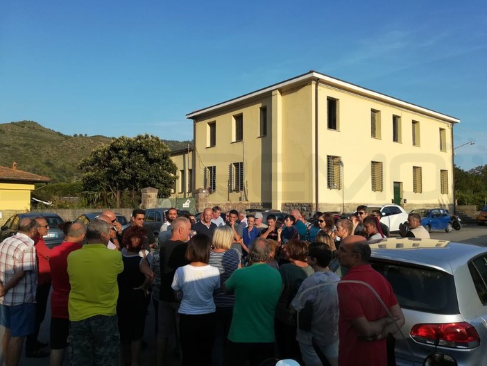 Ventimiglia: ponte di Bevera, il Sindaco Ioculano incontra i residenti a pochi giorni dall’affidamento dell’area di cantiere Ventimiglia: ponte di Bevera, il Sindaco Ioculano incontra i residenti a pochi giorni dall’affidamento dell’area di cantiere