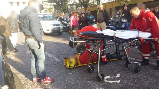 Sanremo: due pedoni investiti da uno scooter questa in via Asquasciati Sanremo: due pedoni investiti da uno scooter questa in via Asquasciati