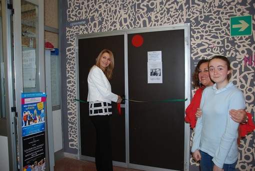 Imperia: inaugurata l'aula Renato Dulbecco e il laboratorio Giulio Natta al liceo scientifico e classico Vieusseux. La preside: "Scienza e umanesimo dimostrano che non c'è separazione tra i saperi"