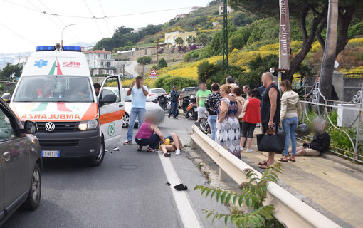 Sanremo: incidente in corso Mazzini all'altezza de La Vesca, scontro tra una moto ed un'auto. Coppia portata in Ospedale