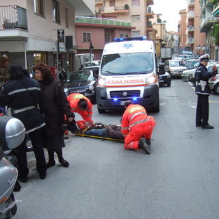 Sanremo: scivola con lo scooter in zona Polo Nord, 29enne rimane ferito