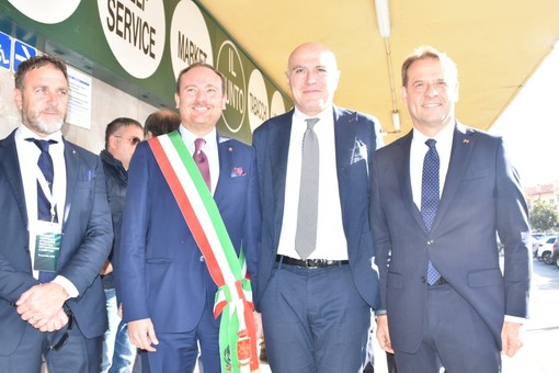 Ventimiglia, inaugurati i primi binari elettrificati: il M5S attacca, “Cerimonia autocelebrativa e fuori luogo” Ventimiglia, inaugurati i primi binari elettrificati: il M5S attacca, “Cerimonia autocelebrativa e fuori luogo”