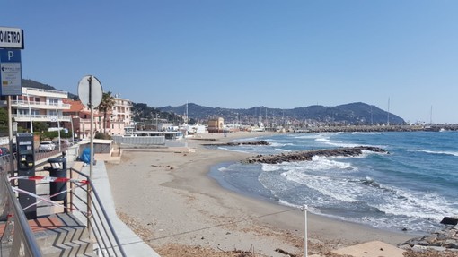 Coronavirus, Imperia: scetticismo sui lavori da iniziare negli stabilimenti balneari (Foto)