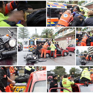 Sanremo: moto si scontra con un'auto in corso Marconi, centauro vola sul tetto della vettura. Portato in Ospedale (Foto e Video)