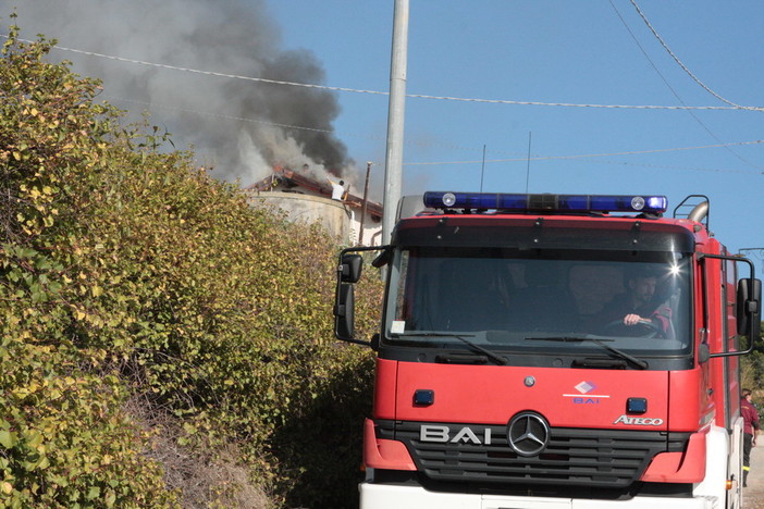 Apricale: incendio ad un camino in via delle Rimembranze, pronto intervento dei Vigili del Fuoco