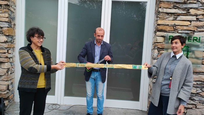 Inaugurato a Chiusanico presso l'Antica azienda Raineri il "Frantoio per passanti" (foto e video)