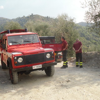Imperia: nuovo incendio di sterpaglie a Torre Paponi, molte chiamate ai VVF