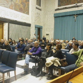 Imperia: ancora tensione all'incontro sulla pedonalizzazione di via Cascione. I commercianti minacciano il blocco dei lavori