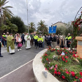 Padre Pio veglia sulla comunità di Riva Ligure: inaugurata la statua donata dalla Protezione Civile (foto e video)