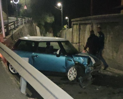 Ventimiglia: dopo lo schianto in via Gallardi sarà pesantemente multato il 21enne che ha distrutto ieri quattro auto Ventimiglia: dopo lo schianto in via Gallardi sarà pesantemente multato il 21enne che ha distrutto ieri quattro auto