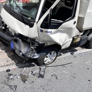 Sanremo: auto contromano provoca frontale, morto uno dei due netturbini Sanremo: auto contromano provoca frontale, morto uno dei due netturbini