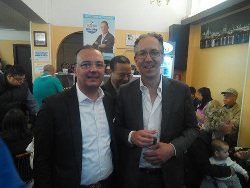 Elezioni: Alberto Biancheri in via Martiri della Libertà con Fabio Finamore (Sanremo al Centro) Elezioni: Alberto Biancheri in via Martiri della Libertà con Fabio Finamore (Sanremo al Centro)