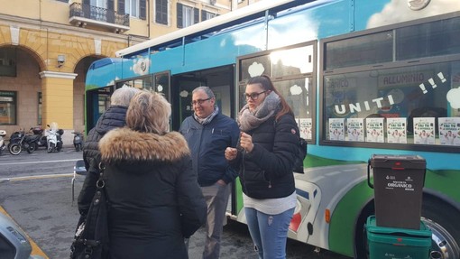 Imperia: oggi in piazza Dante il 'Teknobus' per la consegna degli ultimi kit per la differenziata (foto e video)