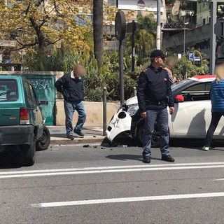 Sanremo: violento incidente all'incrocio con la stazione ferroviaria, auto danneggiate