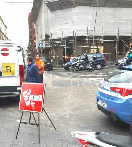 Sanremo: scontro tra auto e moto alla rotonda di corso Mombello, conducente dello scooter trasportata al pronto soccorso Sanremo: scontro tra auto e moto alla rotonda di corso Mombello, conducente dello scooter trasportata al pronto soccorso