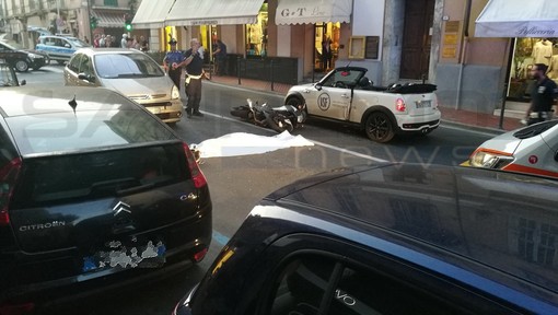 Ventimiglia: grave incidente in corso Genova, centauro muore per l'apertura improvvisa di uno sportello di un'auto