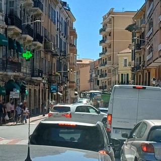 Ventimiglia, incidente stradale in centro città: traffico in tilt Ventimiglia, incidente stradale in centro città: traffico in tilt