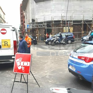 Sanremo: scontro tra auto e moto alla rotonda di corso Mombello, conducente dello scooter trasportata al pronto soccorso Sanremo: scontro tra auto e moto alla rotonda di corso Mombello, conducente dello scooter trasportata al pronto soccorso
