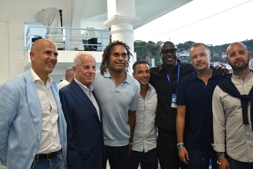 Sanremese, Karembeu guarda lontano: "Vogliamo arrivare in cima". E il nuovo corso parte dal derby vinto Sanremese, Karembeu guarda lontano: "Vogliamo arrivare in cima". E il nuovo corso parte dal derby vinto