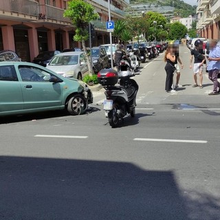 Vallecrosia, incidente auto-moto: ferite due minorenni (Foto)