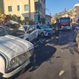 Bordighera, perde il controllo e travolge auto parcheggiate: mobilitazione di soccorsi in via Arziglia (Foto)