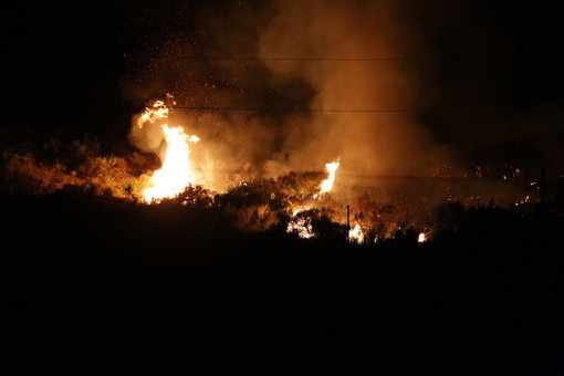 Pompeiana: spente in un'oretta le fiamme divampate ieri sera grazie all'intervento dei Vigili del Fuoco