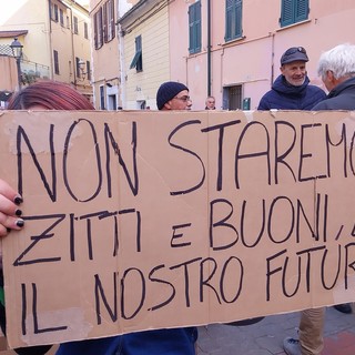 A Imperia il presidio provinciale per il clima dei giovani di "Friday for future" (Foto e Video) A Imperia il presidio provinciale per il clima dei giovani di "Friday for future" (Foto e Video)