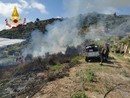 Sanremo, vegetazione in fiamme: vigili del fuoco ed elicottero in azione (Foto e video) Sanremo, vegetazione in fiamme: vigili del fuoco ed elicottero in azione (Foto e video)