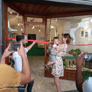 Nostrano d’Arroscia apre sotto i portici di Pieve di Teco: taglio del nastro con le autorità