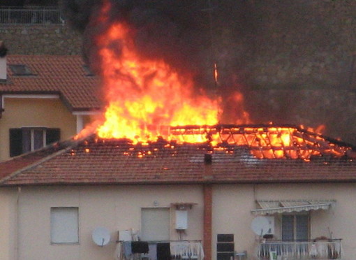 Ventimiglia: sono due le famiglie (8 persone) evacuate dopo l'incendio di oggi a Bevera