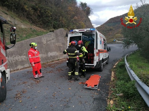 Aurigo, auto in gara al rally Ronde Valli imperiesi si ribalta: attivata la macchina dei soccorsi  (foto)