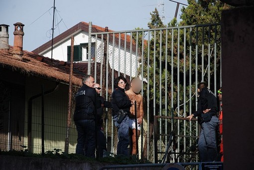 Imperia: minaccia di darsi fuoco di fronte allo stadio, 27enne si denuda per protesta