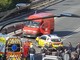 Ventimiglia, brutto incidente sul cavalcavia del Tenda, 66enne in scooter urtato da un'auto cade e impatta contro un furgone (foto e video)
