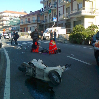 Imperia: donna investita da una Vespa, trasportata in gravi condizioni all'ospedale
