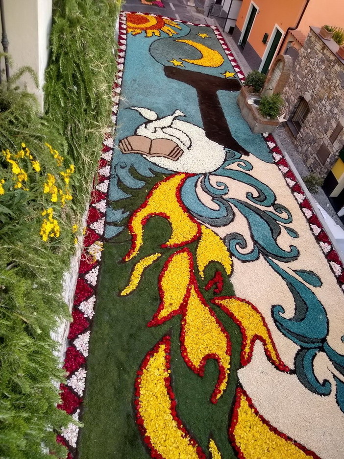 Diano Castello: conclusa ieri con successo l’Infiorata del Corpus Domini (foto)