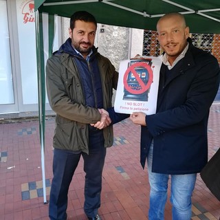 Vallecrosia: dopo Ioculano anche il Sindaco Biasi al lavoro per un regolamento di Consiglio che disciplini orari e distanze delle sale slot dai luoghi sensibili Vallecrosia: dopo Ioculano anche il Sindaco Biasi al lavoro per un regolamento di Consiglio che disciplini orari e distanze delle sale slot dai luoghi sensibili