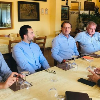 Elezioni regionali, Marco Scajola incontra un gruppo di giovani imprenditori imperiesi (Foto) Elezioni regionali, Marco Scajola incontra un gruppo di giovani imprenditori imperiesi (Foto)